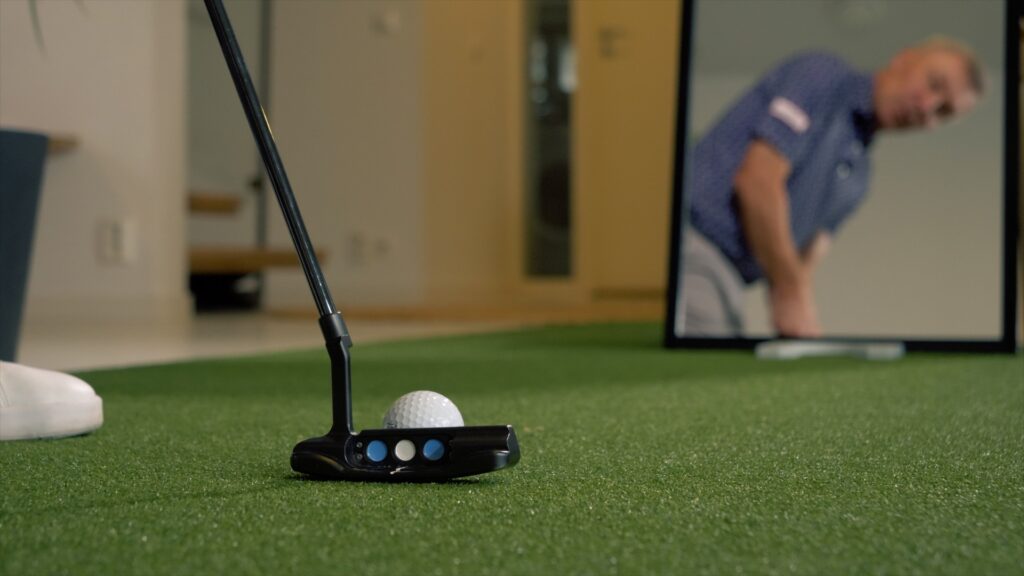 Golfvalmentaja Timo Rauhala puttiharjoittelussa